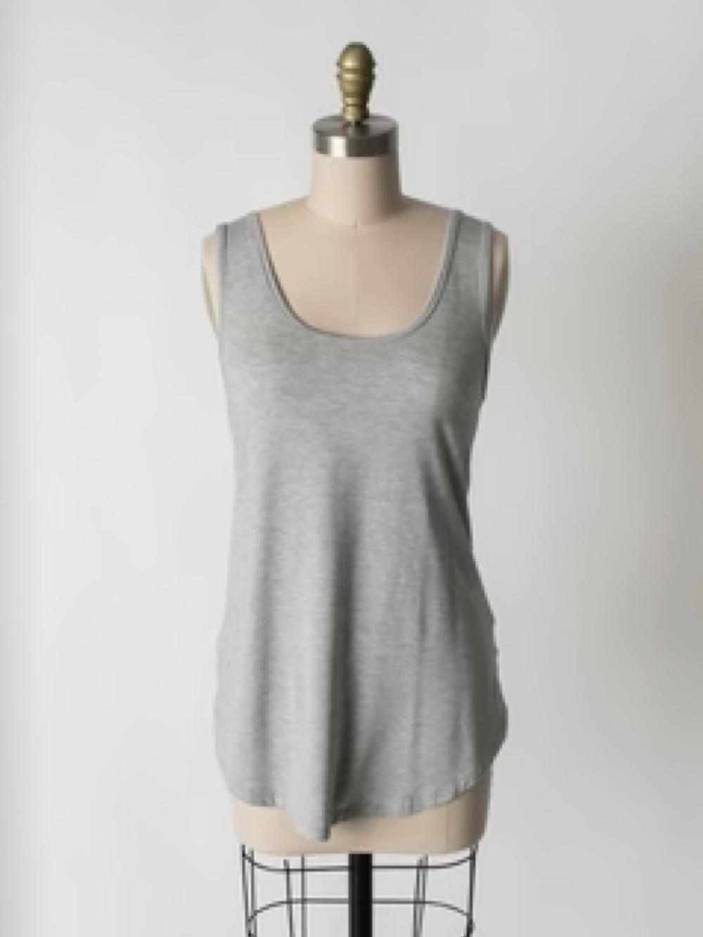 Neuflora Essential Light Grey Tank size Large - Bethke